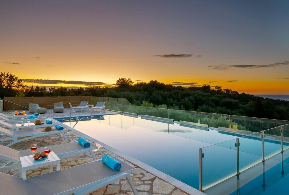 Family Portes With Panoramic View! Villa *