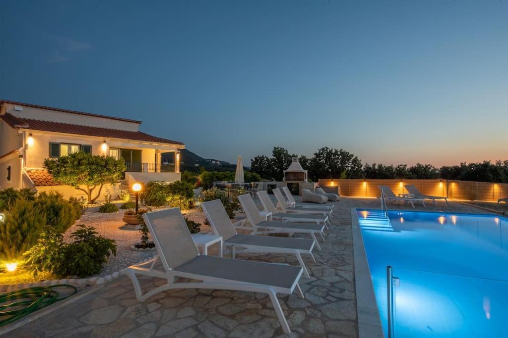 Villa Family Portes With Panoramic View!
