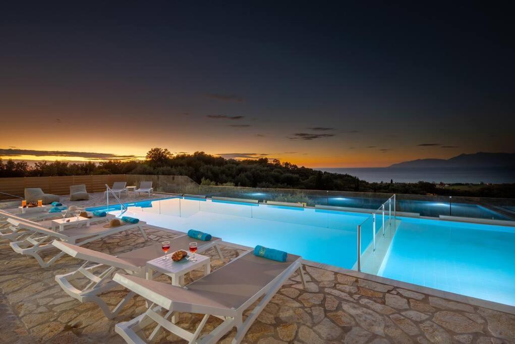 Family Portes With Panoramic View!