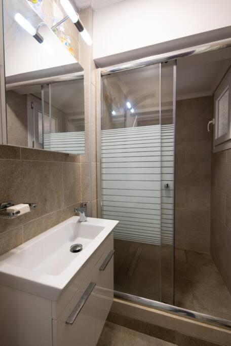Family Portes With Panoramic View! * Pithos