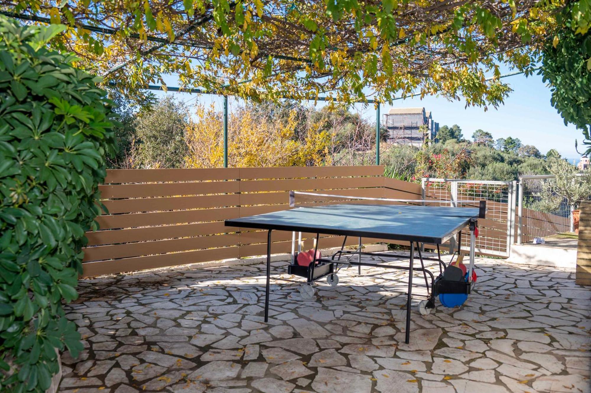 Family Portes With Panoramic View!