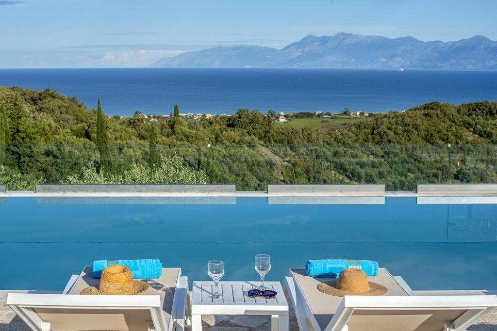 Family Portes With Panoramic View! Pithos